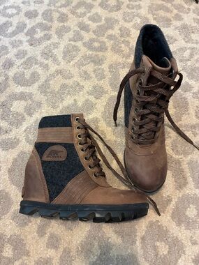Sorel lexie wedge boot size 6